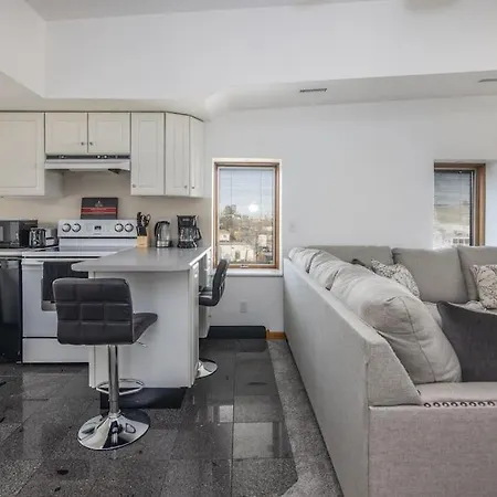 Spacious Loft With Jacuzzi & Free Parking